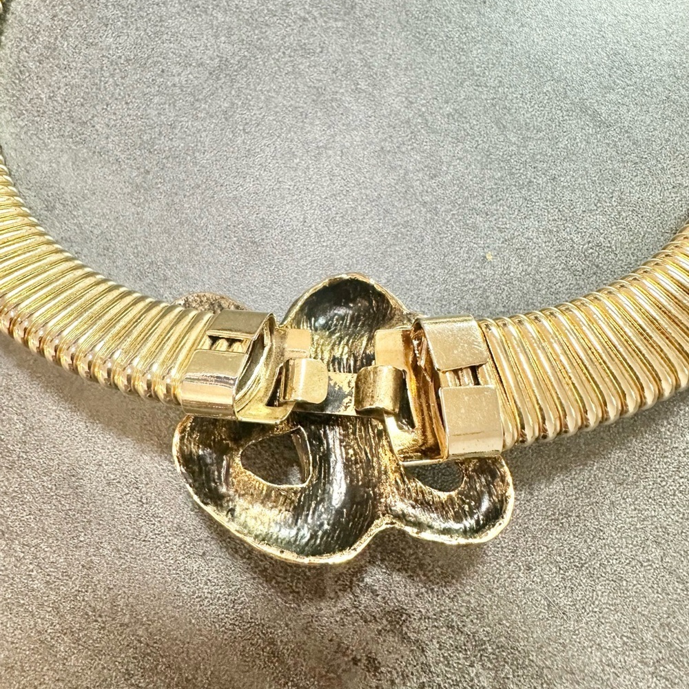 Vintage Omega Gold Tone Cobra Snake Pendant Collar Statement Necklace - Picture 6 of 7